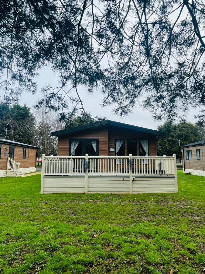 Lucky With Hot Tub Lodge