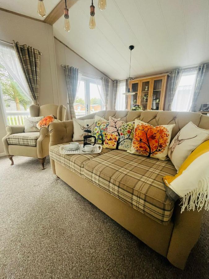 Lucky With Hot Tub Lodge *