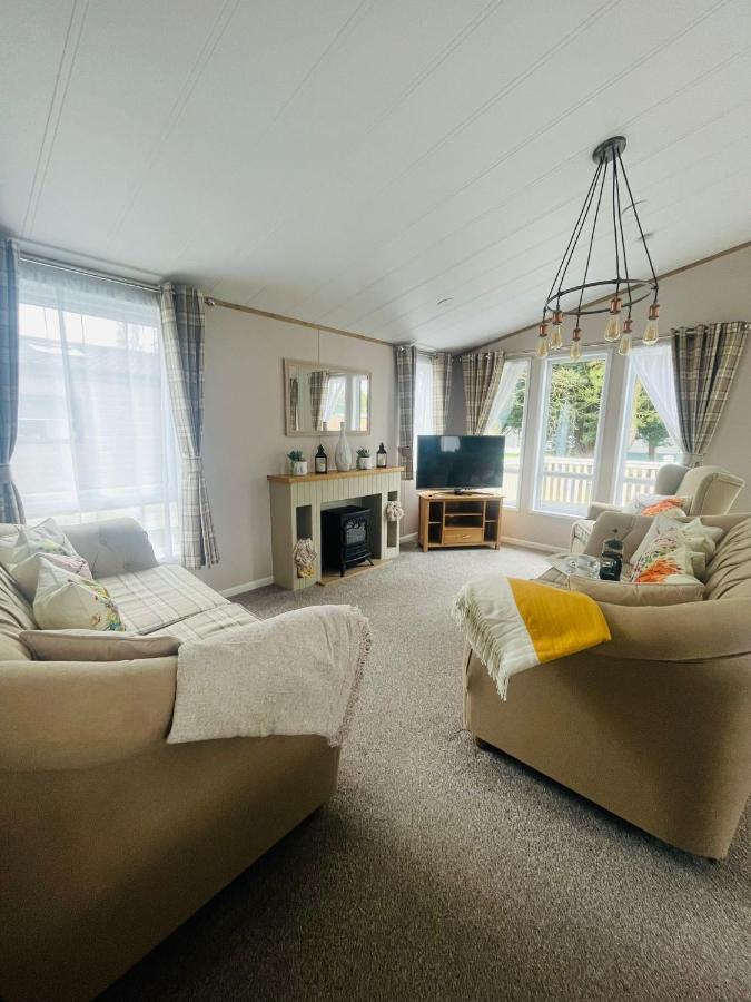 Lucky With Hot Tub Lodge *