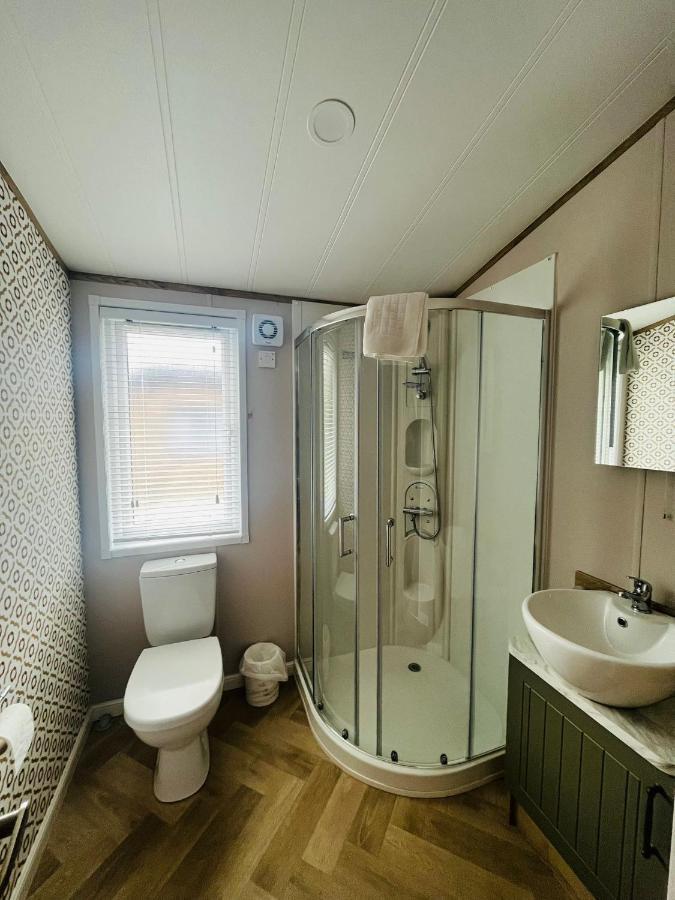 Lodge Lucky With Hot Tub York