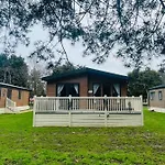 Lucky Lodge With Hot Tub